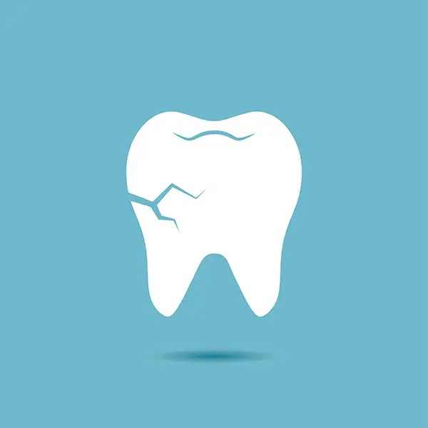 A tooth with a large and concerning crack on the side, symbolizing dental fractures in need of repair.